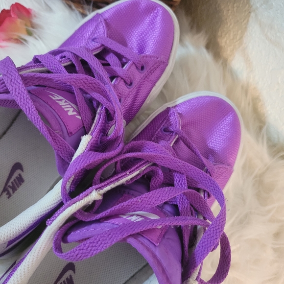 Sneakers - Picture 8 of 8